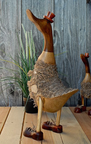 Lauf-Ente aus Holz, natur-struppig, Hut+Schuhe, H: ca. 45 cm