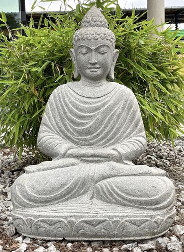 Buddha sitzend, H: ca. 65 cm, aus Lavagestein